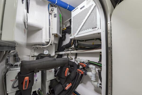 Fins Up 72ft Viking Yacht For Sale