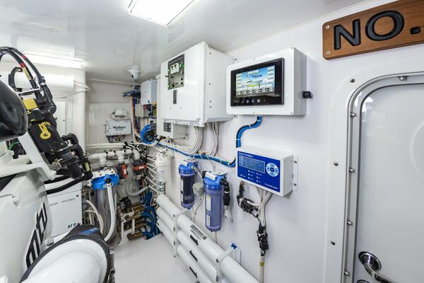 Fins Up 72ft Viking Yacht For Sale