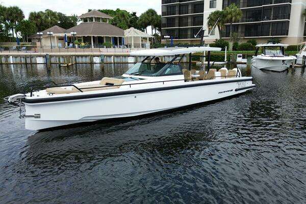 Axopar Sun-Top Yacht For Sale