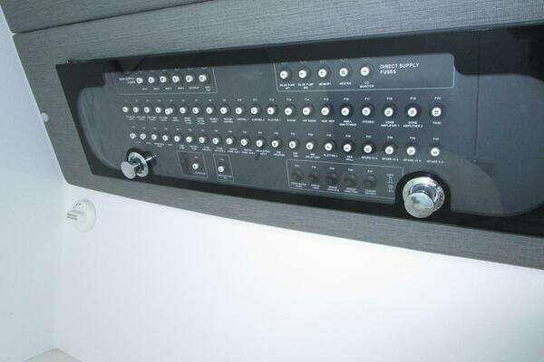 Axopar Sun-Top Yacht For Sale