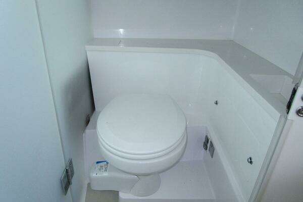 Axopar Sun-Top Yacht For Sale