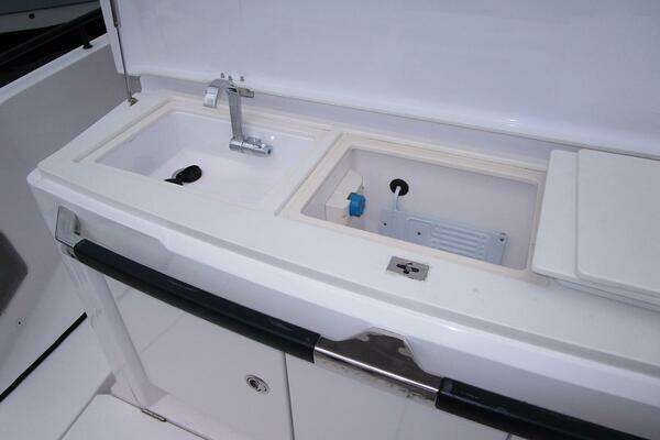 Axopar Sun-Top Yacht For Sale