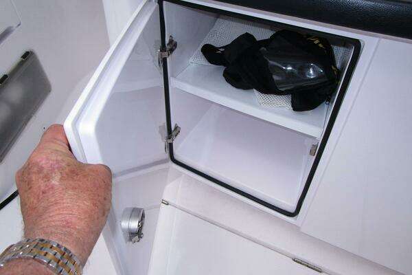 Axopar Sun-Top Yacht For Sale