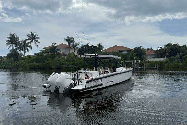 Axopar Sun-Top Yacht For Sale