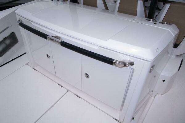 Axopar Sun-Top Yacht For Sale