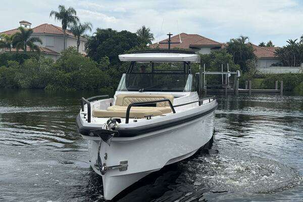 Axopar Sun-Top Yacht For Sale