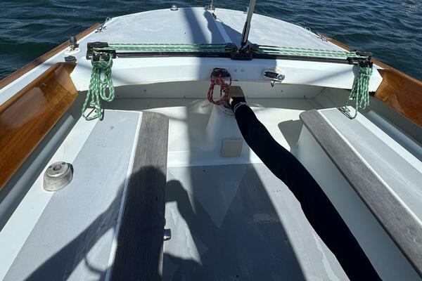 28ft Alerion Yacht For Sale