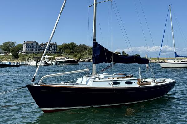 28ft Alerion Yacht For Sale