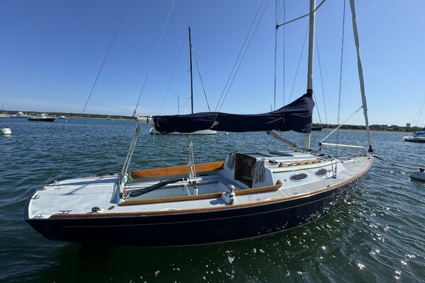 28ft Alerion Yacht For Sale
