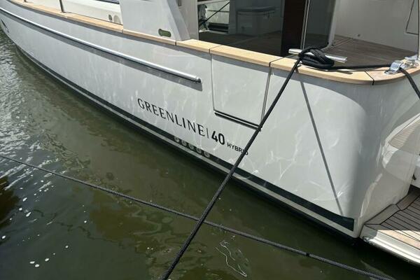 40ft Greenline Yacht For Sale