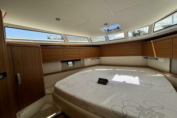 40ft Greenline Yacht For Sale