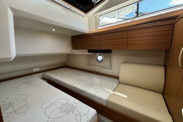 40ft Greenline Yacht For Sale