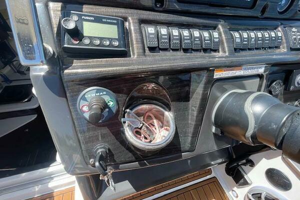 295 30ft Monterey Yacht For Sale