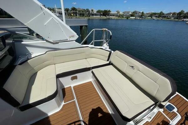 295 30ft Monterey Yacht For Sale