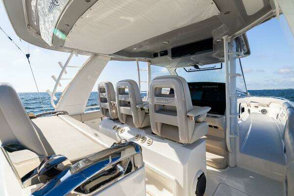 2021 Boston Whaler 42