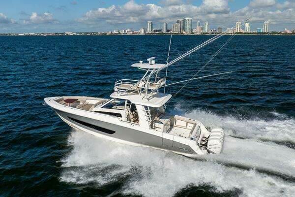2021 Boston Whaler 42