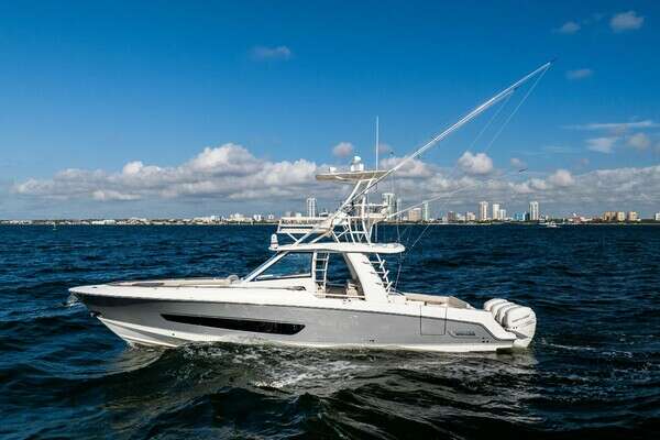 42-ft-Boston Whaler-2021-420 Outrage-SMOKE SHOW Saint Petersburg Florida United States  yacht for sale