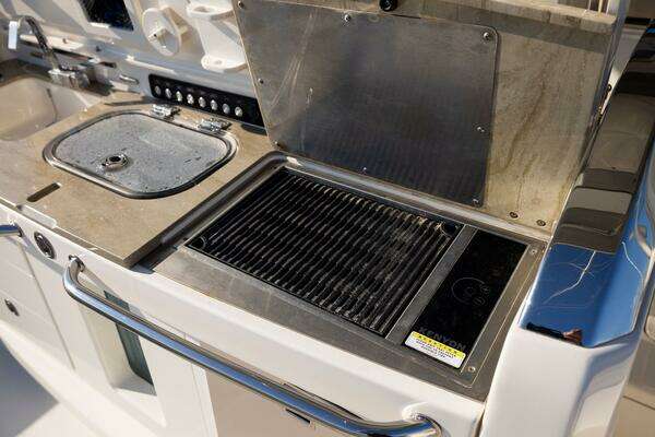 2021 Boston Whaler 42