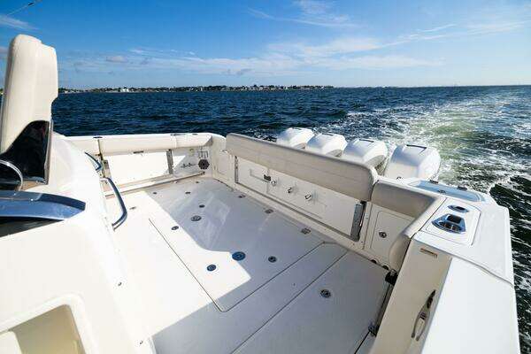 2021 Boston Whaler 42