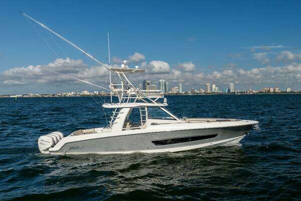 2021 Boston Whaler 42