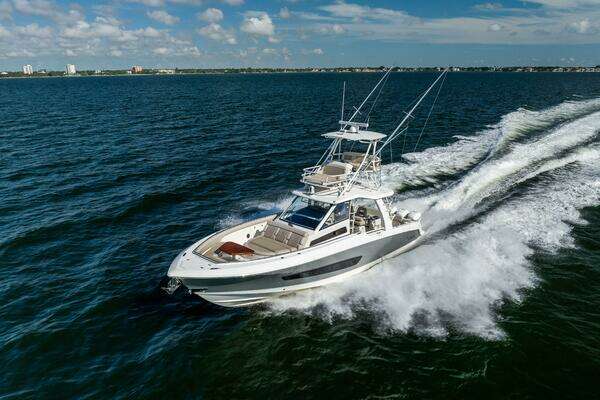 2021 Boston Whaler 42