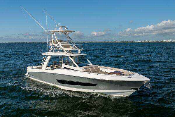 2021 Boston Whaler 42