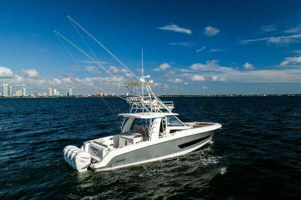 2021 Boston Whaler 42