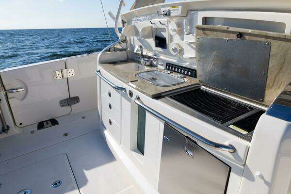 2021 Boston Whaler 42