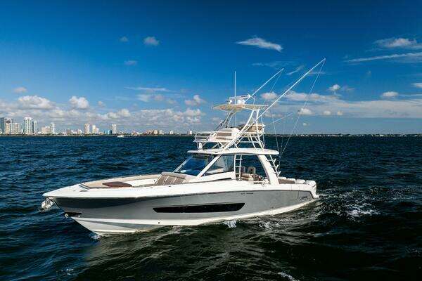 2021 Boston Whaler 42