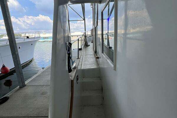 Photo of the 1981 Sea Ranger 45 Raised Pilot House