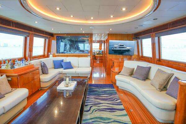 2001 Motor Yacht 82