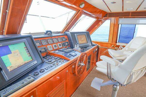 2001 Motor Yacht 82
