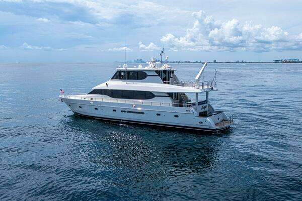 2001 Motor Yacht 82