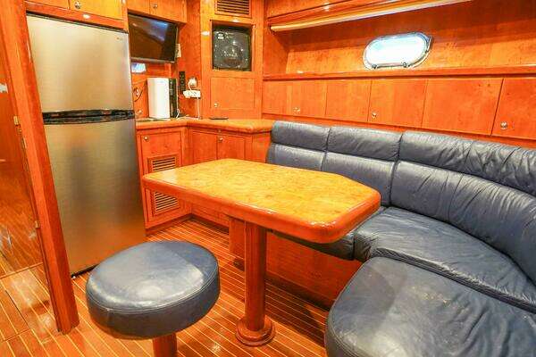 2001 Motor Yacht 82