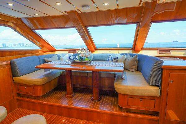 2001 Motor Yacht 82