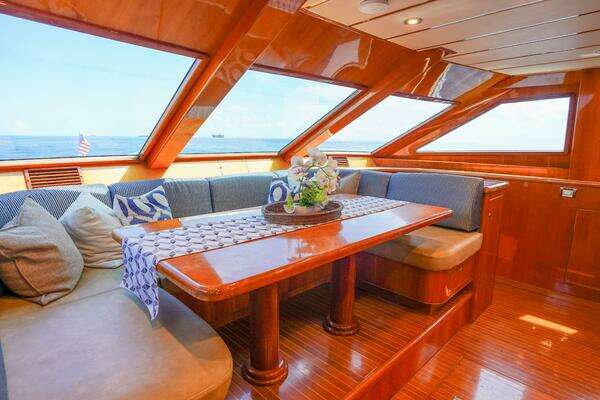 2001 Motor Yacht 82