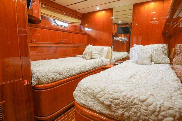 2001 Motor Yacht 82