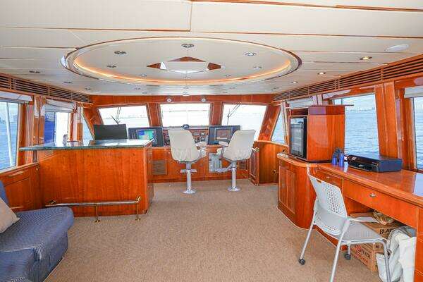 2001 Motor Yacht 82