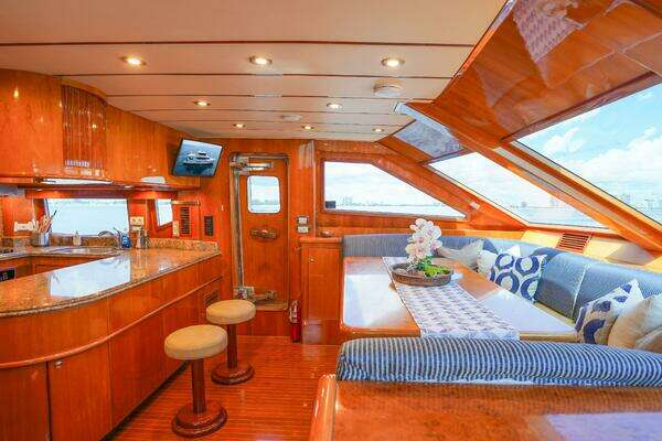 2001 Motor Yacht 82