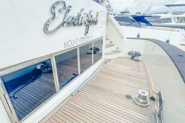 2001 Motor Yacht 82