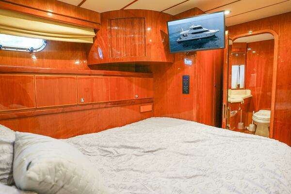 2001 Motor Yacht 82