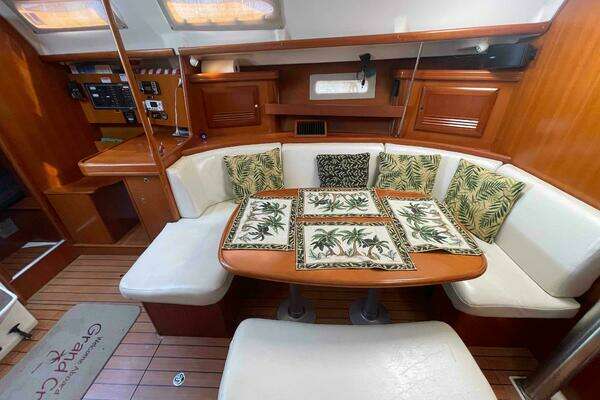 Photo of the 2006 Beneteau 393 "GRAND CRU"