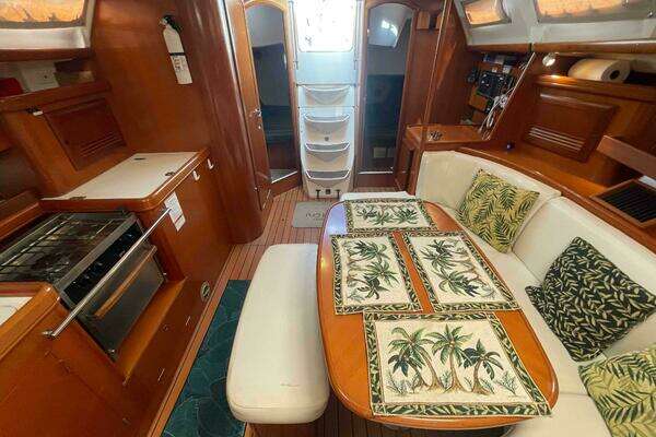 Photo of the 2006 Beneteau 393 "GRAND CRU"