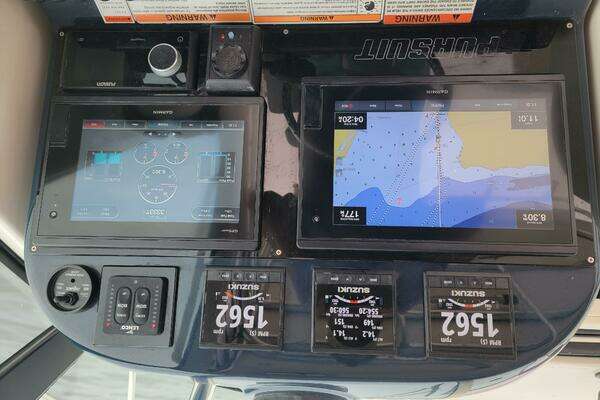 Photo of the 2007 Pursuit OS 335 Offshore