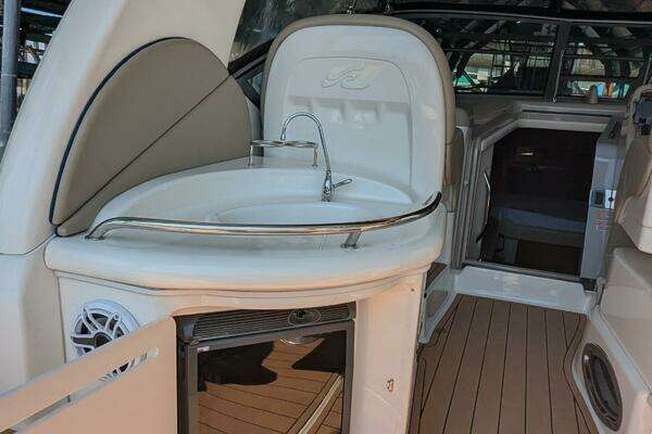 Photo of the 2004 Sea Ray 340 Sundancer