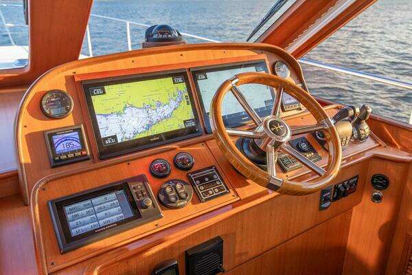 2014 Hunt Yachts 44