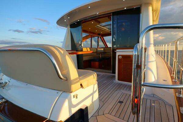 2014 Hunt Yachts 44