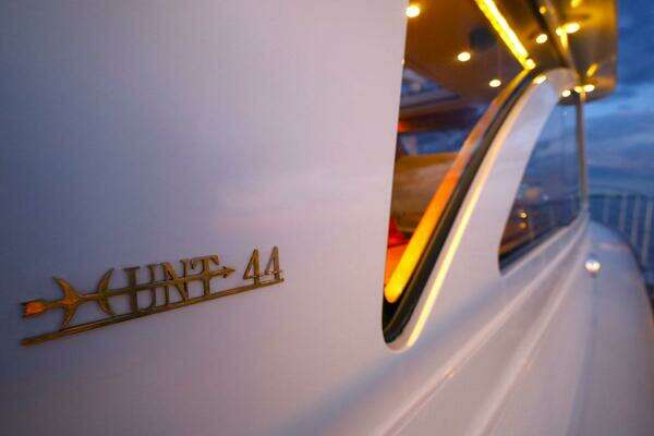 2014 Hunt Yachts 44