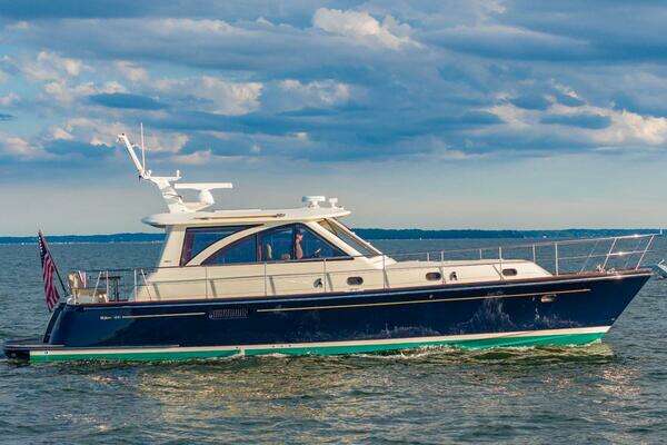 2014 Hunt Yachts 44