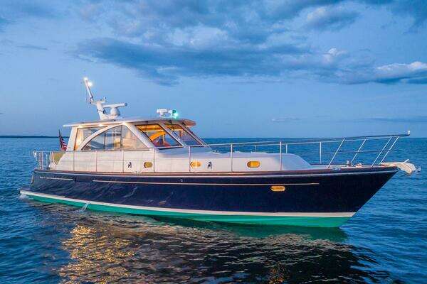 2014 Hunt Yachts 44
